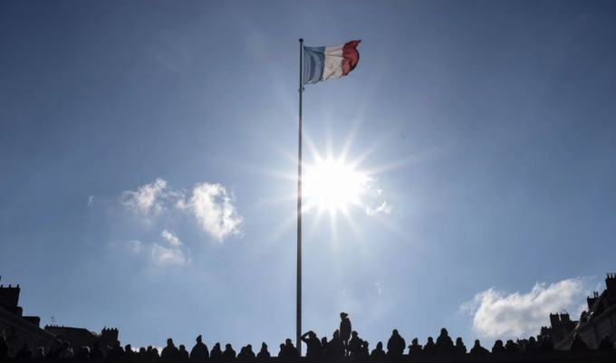 "Feeling of being overwhelmed": 65% of French people believe that France is overwhelmed by immigration (CSA poll) #Bayrou

39% of Socialist Party (PS) supporters
28% of La France Insoumise (LFI) supporters
20% of Europe Écologie Les Verts (EELV) supporters
65% of Renaissance