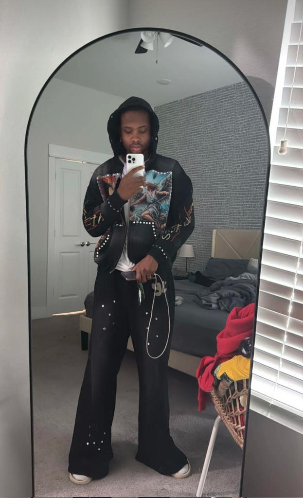 Only people who didn't have a good day are allowed to ask me for money tonight. 

Let me lift people's mood ❤️