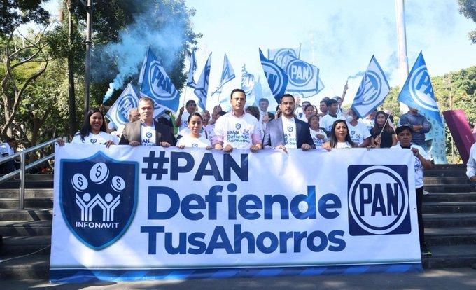 ZuritaCarpio's tweet photo. Votaron el Fobaproa, el incremento del IVA al 16%, convertir las pensiones en Afores y se opusieron a los programas sociales para infancias, estudiantes y tercera edad, pero @AccionNacional dice que te defiende. https://t.co/boCkD5pHut