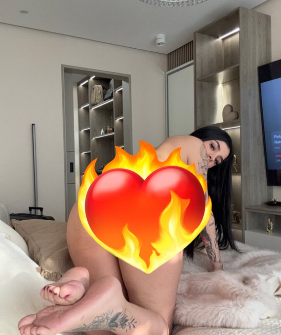 Watch Karely Ruiz's leaked NSFW photo on TwXstars