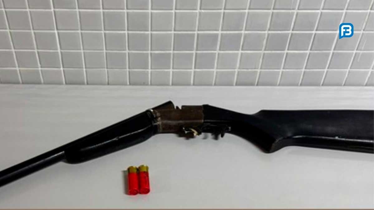 FalaBarreiras's tweet image. SANTA RITA DE CÁSSIA: HOMEM É PRESO POR POSSE IRREGULAR DE ARMA

falabarreiras.com/policiais/sant…
#PosseIrregularDeArma #PrisãoEmFlagrante #SantaRitaDeCássia #SegurançaPública #86CIPM #PMBA
Siga o nosso canal no WhatsApp:  whatsapp.com/channel/0029Va…
Falabarreiras, notícia é pra sempre!