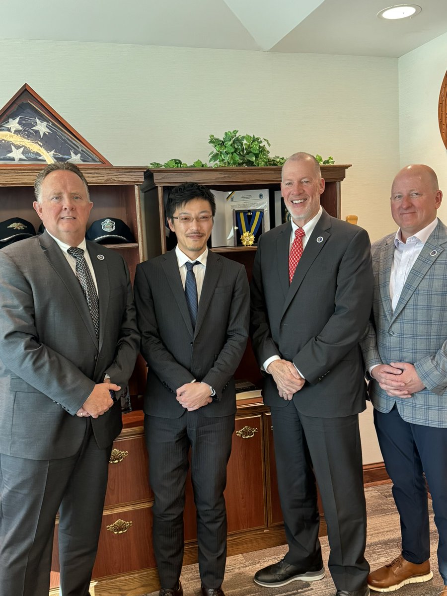 Midwest HIDTA (@midwesthidta) on Twitter photo Yesterday, Midwest HIDTA was honored to host Mr. Kanazawa Yusuke from the government of Japan to discuss the challenges and successes of drug law enforcement in the Midwest HIDTA region.
<a href="/ONDCP/">ONDCP</a> <a href="/StateDept/">Department of State</a> <a href="/MeridianIntl/">Meridian International Center</a> Yesterday, Midwest HIDTA was honored to host Mr. Kanazawa Yusuke from the government of Japan to discuss the challenges and successes of drug law enforcement in the Midwest HIDTA region.
<a href="/ONDCP/">ONDCP</a> <a href="/StateDept/">Department of State</a> <a href="/MeridianIntl/">Meridian International Center</a>
