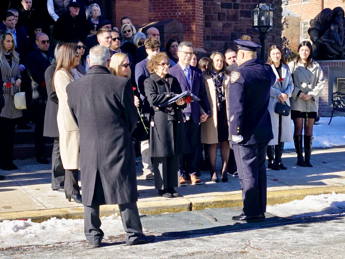 Police Officer Benny DiAngelo retired in 1981 from the Citywide Traffic Task Force. 

Police Officer DiAngelo’s family was presented with our department flag in his honor. 

May he rest in eternal peace.
#NeverForget 
<a href="/NYPDnews/">NYPD NEWS</a>