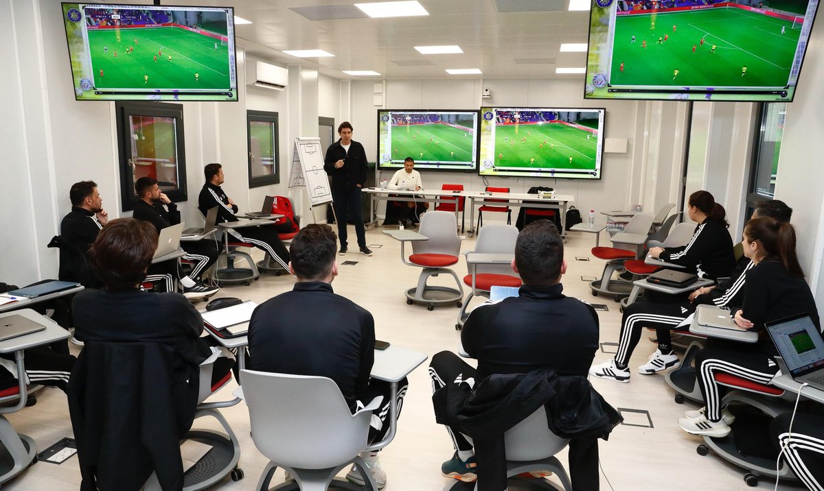 Today, I met the latest generation of <a href="/rfef/">RFEF</a> coaches, and I shared my professional experiences with them. I wish them all the very best in the future!
