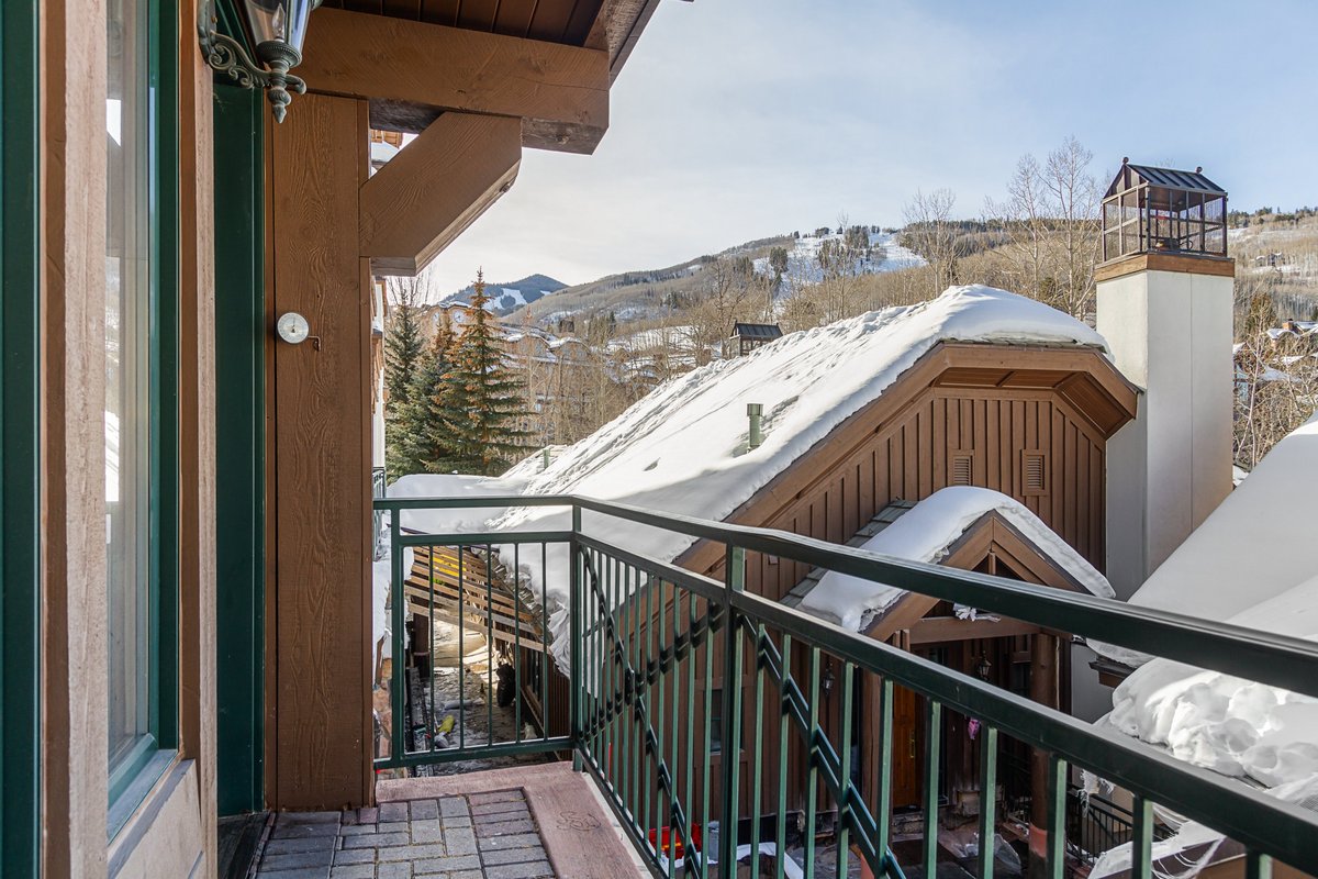 InvitedHome's tweet image. If you like:

• Ski-In/Ski-Out access
• Mountain View's
• Newly renovated spaces
• Village-center accommodations and walking to shops/restaurants
• On-site amenities like a movie theater, fitness center, and year-round heated pool &amp;amp; hot tub access
• Ski storage in your home…