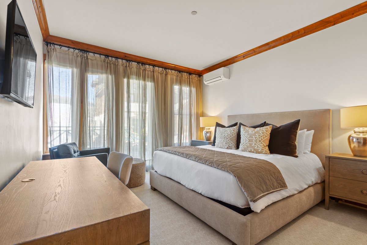 InvitedHome's tweet image. If you like:

• Ski-In/Ski-Out access
• Mountain View's
• Newly renovated spaces
• Village-center accommodations and walking to shops/restaurants
• On-site amenities like a movie theater, fitness center, and year-round heated pool &amp;amp; hot tub access
• Ski storage in your home…