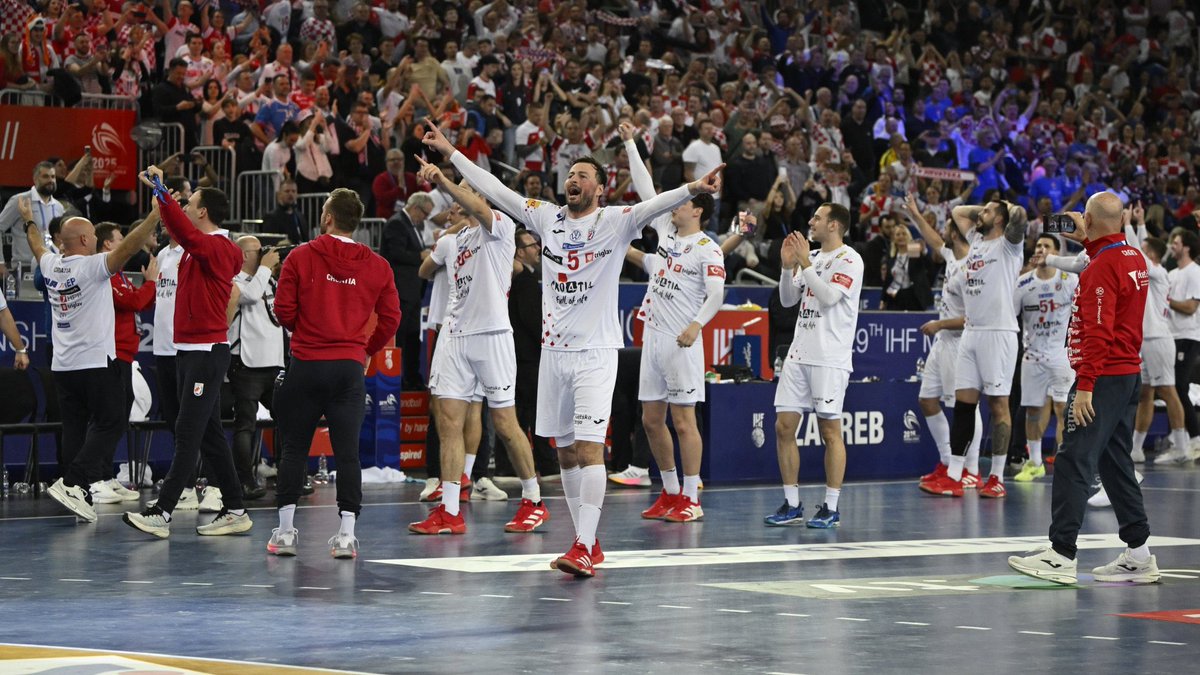 Bilo je za kidat’ živce, ali svaka čast! Idemo do kraja! 🇭🇷💪

<a href="/HRS_CHF/">Hrvatski rukometni savez</a> #crohandball #Croatia 

Foto: Cropix