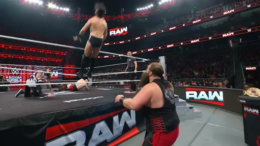 Triple H a personnellement vérifié JD McDonagh à plusieurs reprises après le match, s'assurant qu'il recevait les soins médicaux nécessaires. L'équipe créative de la WWE a également été immédiatement informée de son état, ce qui montre le niveau d'inquiétude au sein de