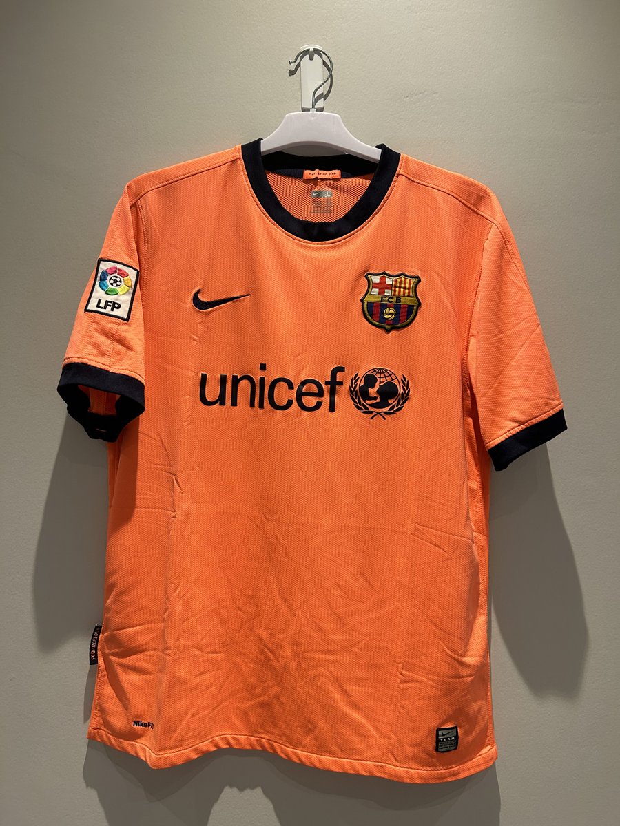 HiShirt's tweet photo. 🔶  برشلونة الثالث 2010/11 مقاس L

🔹 حالة القميص (10/8.5)
🔹 أصلي 
🔹 القميص بحالة ممتازة 

💰290 ريال شامل التوصيل

 - للطلب https://t.co/ENEX4af4LO https://t.co/HFEsxjwknV