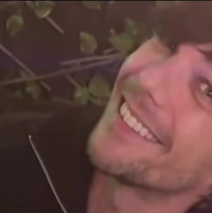 sparkleslouist's tweet photo. he's so fucking cute 🥺😭 https://t.co/CqkPEMWDf6