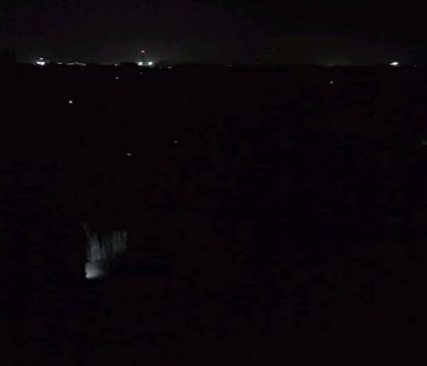 GeorgesKisando's tweet image. #NordKivu : 21h00 : À #Goma, une accalmie fragile s’installe, bien que des tirs sporadiques résonnent encore dans certains quartiers.

 En début de soirée, des habitants ont osé sortir brièvement, mais sans s’éloigner de leurs domiciles. Quelques actes de pillage ont été…