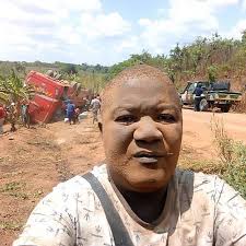 AgaciroPress's tweet image. Look at this idiot @Aurelientache before and after signing the petition to stop the #VisitRwanda collaboration with #PSG_inside 😁😂