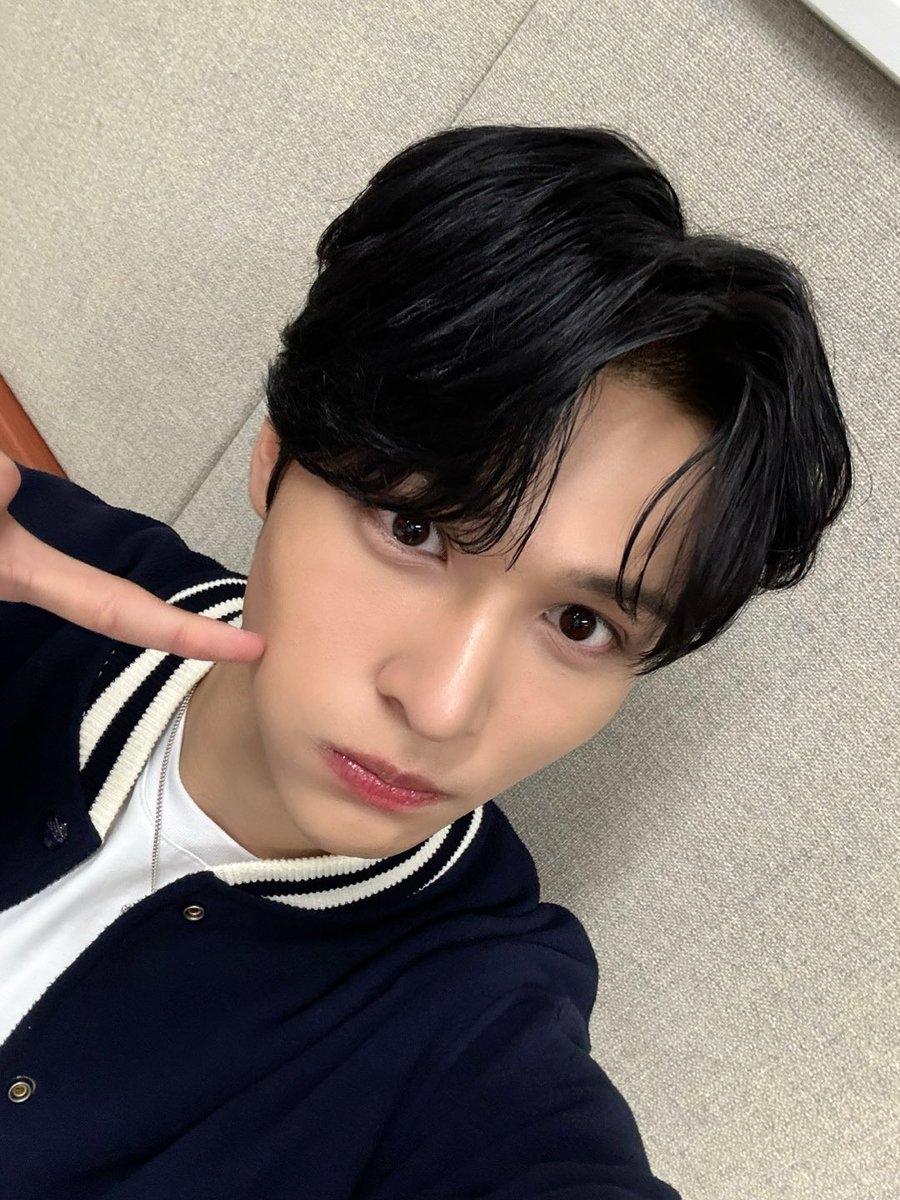 _AMPERSANDONE_'s tweet photo. 마카야의 첫 개인 라디오 스케줄 끝!!! 오늘 좋은 시간 내주셔서 감사합니다!! Thank you Xander for the fun time today 💪😁⏰
오늘밤 Radio’n Us도 많이 들어주세요😆

#앰퍼샌드원 #AMPERSANDONE
#마카야 #MACKIAH https://t.co/yLUMGD7rod