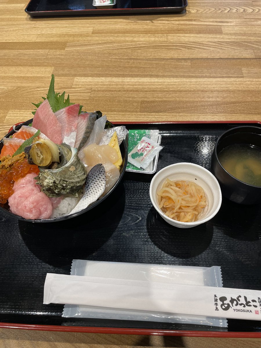 atsushi_drum01's tweet photo. 軍港めぐりからの→飯🍚
#横須賀めぐり
#シゲオリアン流星群 https://t.co/2B0Tt15LdC