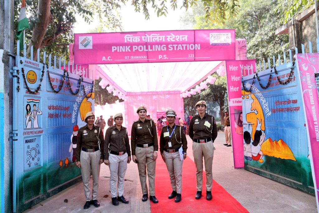 ECISVEEP's tweet photo. स्वागत है । #DilliDilSeVoteKaregi

All women police personnel at a pink polling booth !!

Let's vote and tag us with your ink wali selfie 🤳

#DelhiElections2025
#DelhiDecides
#ECI https://t.co/WERBAb8OqA