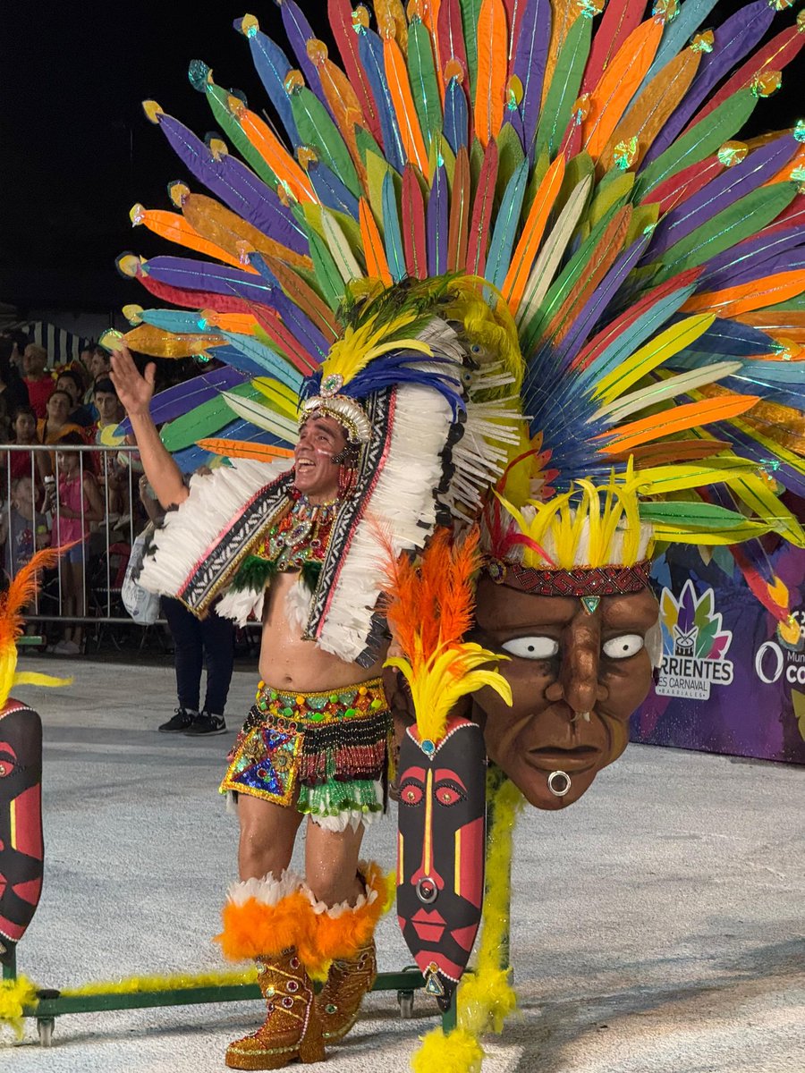 OliveraSandraOk's tweet photo. ¡Corrientes es carnaval! 🎭
Hoy disfruté una hermosa noche de corsos barriales, esta vez en el Barrio Bañado Norte. 
Las comparsas le pusieron todo el color y la alegría a la avenida en el calor correntino. 💖
¡Sigamos disfrutando de nuestro carnaval! 💃🏼 https://t.co/lIKIBb8FFR