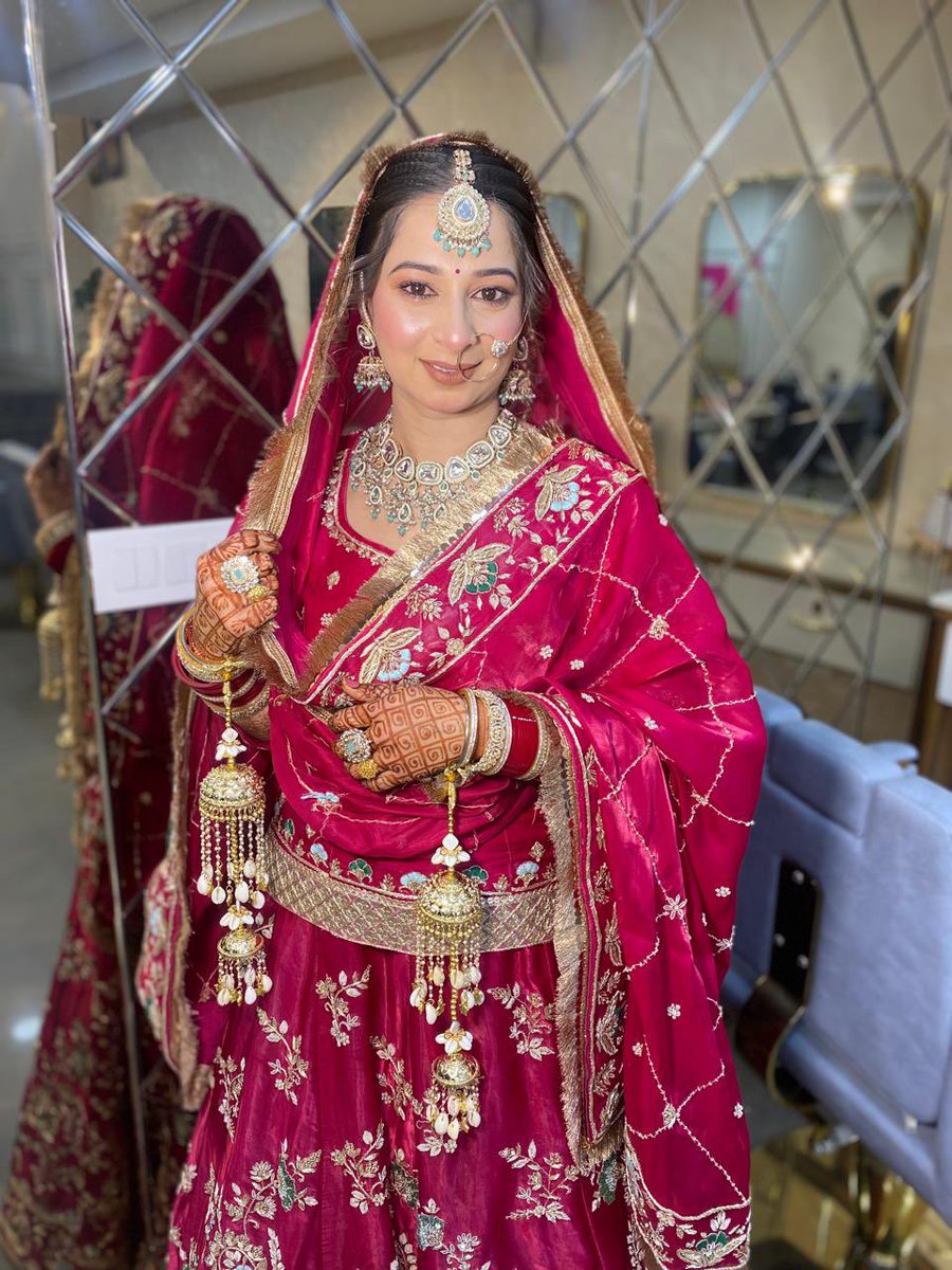 OSirsa45974's tweet photo. Orane Salon Sirsa 🩷🩷🩷🩷❤️❤️ 
Bridal makeup 💄 
Contact; 070272 00011 , 070272 14000

#bridalmakeup #makeupartist #makeup #bride #wedding #weddingmakeup #mua #bridal #bridalmakeupartist #bridalhair #beauty #bridetobe #makeuptutorial #weddingphotography #indian https://t.co/oQPkMVbDyX