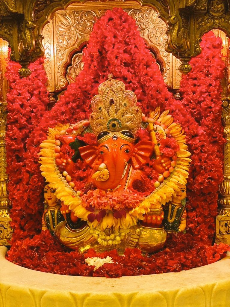 jpr_wale's tweet photo. विघ्नेश्वराय वरदाय सुरप्रियाय लम्बोदराय सकलाय जगद्धिताय । 
नागाननाय श्रुतियज्ञविभूषिताय गौरीसुताय गणनाथ ! नमो नमस्ते ।। 
जय श्री गणेश 🙏🚩
#शुभ_प्रभात_वंदन  
#श्रीगणेश https://t.co/k9cuQnhS9f