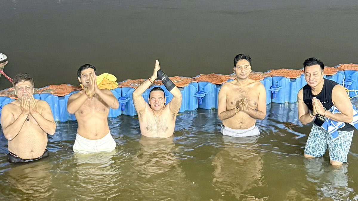 Aaryansaxennaa's tweet photo. Har Har Mahadev 🙏
Blessed to be in Prayagraj for #Mahakumbh2025

@nishantpitti @iharshittomar https://t.co/Ju2NtAIg2a