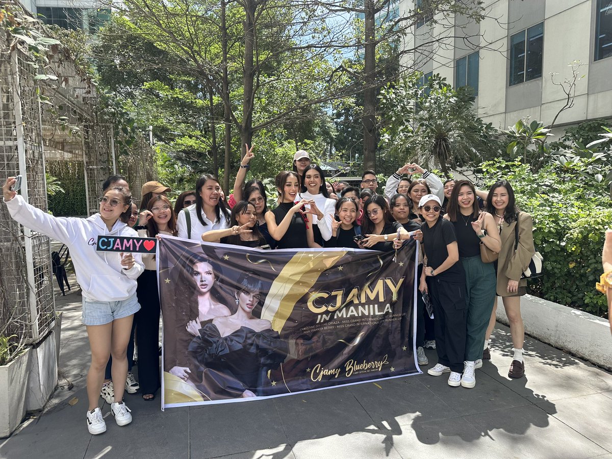 amyviranya's tweet photo. Oops I forgot to post this to ig but I just want to say a HUGE thank you to all the Blueberries and CJAmy fans who came out to our first fan meeting! It still feels so surreal to see all your love and support in person🫐 this video makes me laugh so #random 🤣🤣🤣🫶 https://t.co/oJwRJ5uQFK