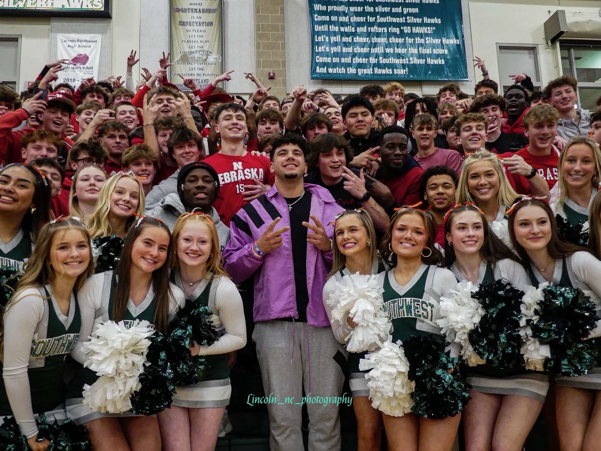 Cheer team ruined the picture especially Sophie, Emma, and dat one ginger if anyone is good at editing and can edit them out for me please hmu 🙏