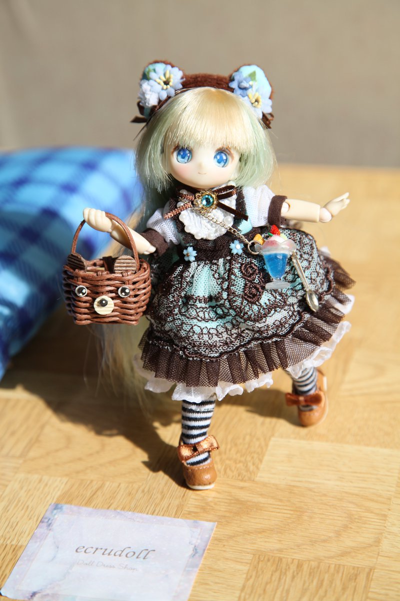 _nue123_'s tweet photo. 最近　ecru様（@dooooooolls2）のプレゼント企画にて
当選いたしまして　
オビツ11サイズ　ワンピースセットが先ほど届いたばかりでして☺️
チョコミントカラーの服で　クマさんのカチューシャに可愛らしいカゴバスケット　めちゃ可愛いです　
本日はありがとうございました。😊　
#ecru服
#アゾカツ https://t.co/WT4TgiOqAR