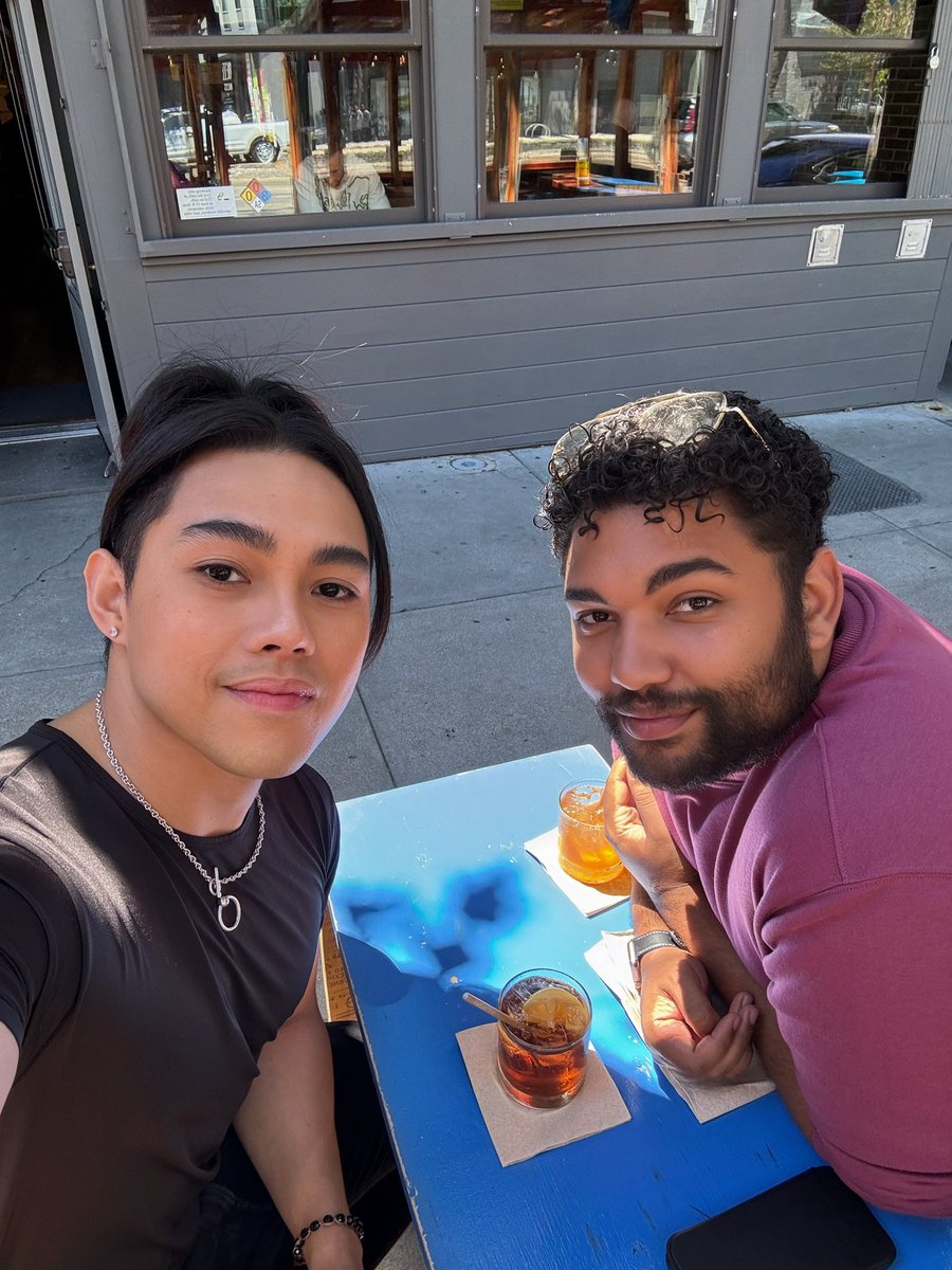 joshmarquinax's tweet image. Happy Hour after work last week—always a good time! Now just waiting to see the sun back in San Francisco 🌅☀️

#HappyHour #HiTops #Castro #BreakTime