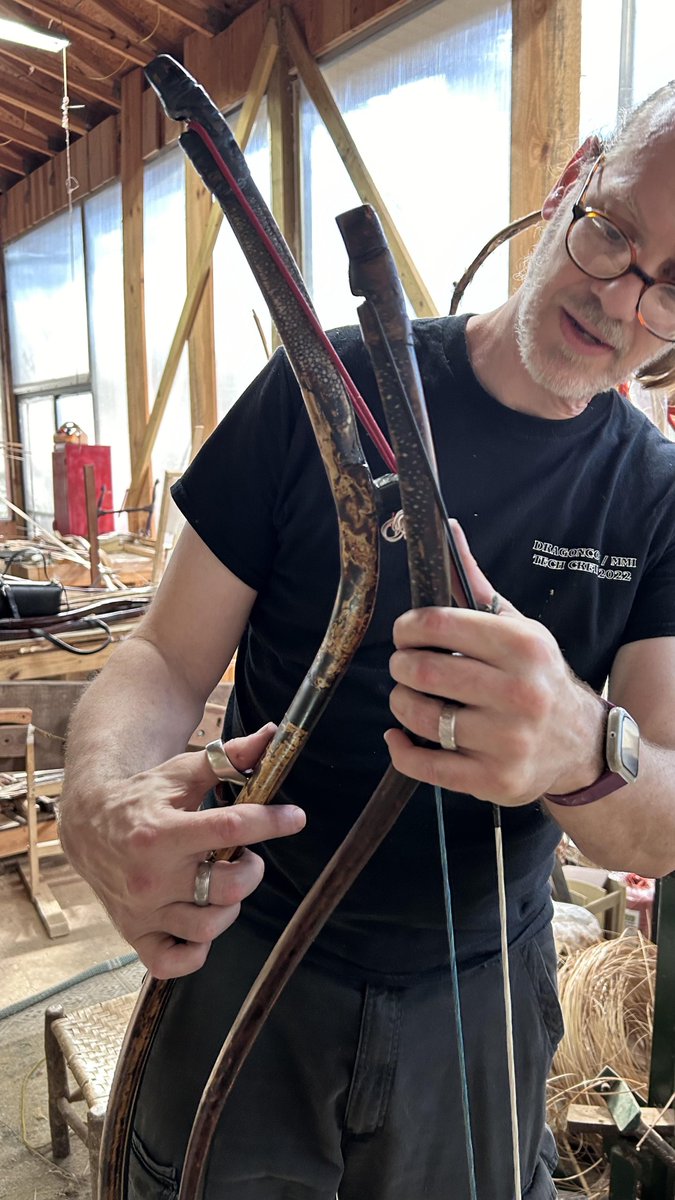 ArcheryHeaven's tweet photo. Siyah angles on two Manchu Horn bows [by Entropy-]
  
 #archeryAddict #worldArchery https://t.co/u2a91lZyyZ