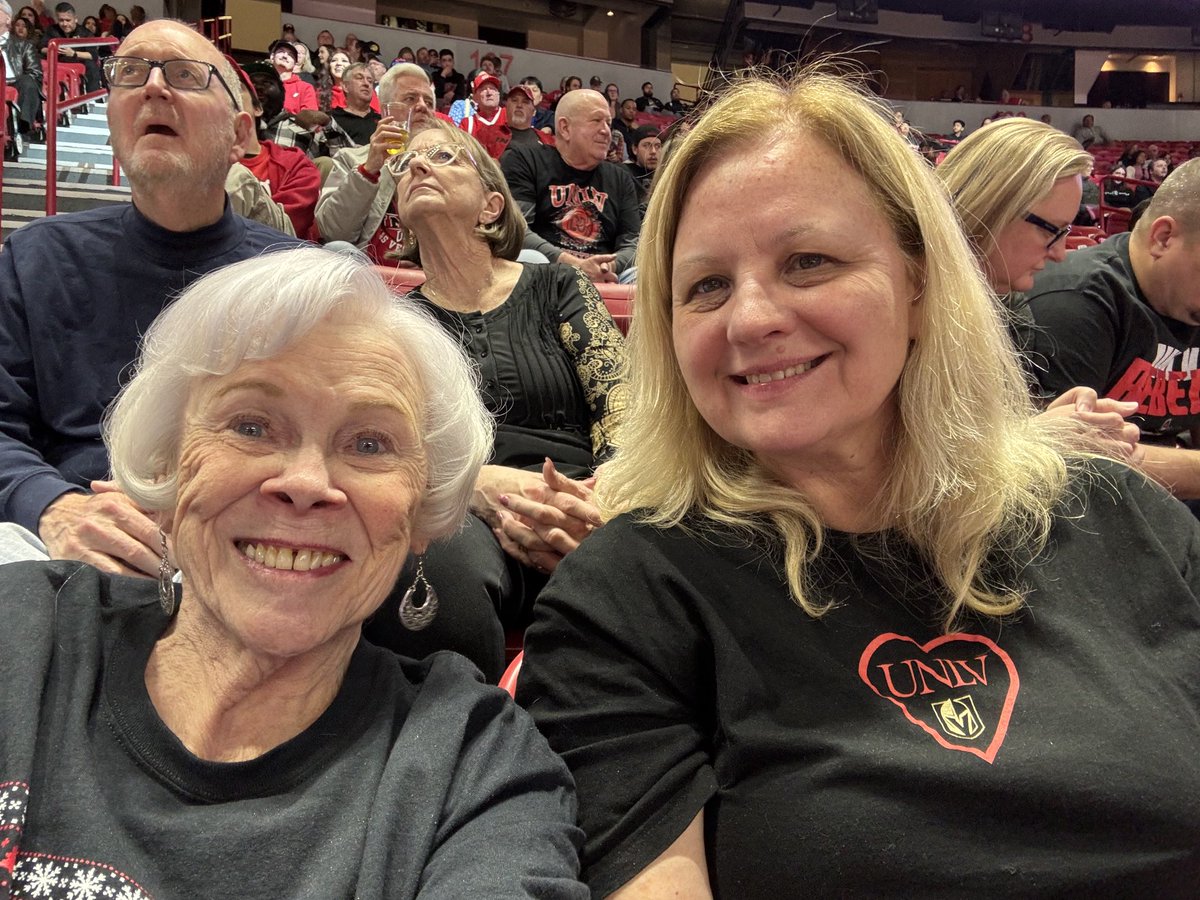TheAuntieTut's tweet image. #TheRunninRebels  At the T&amp;amp;M tonight with my runnin’ buddy ⁦@UNLVgirl⁩ to watch our Rebels take on Boise. #GOREBELSGO ‼️
