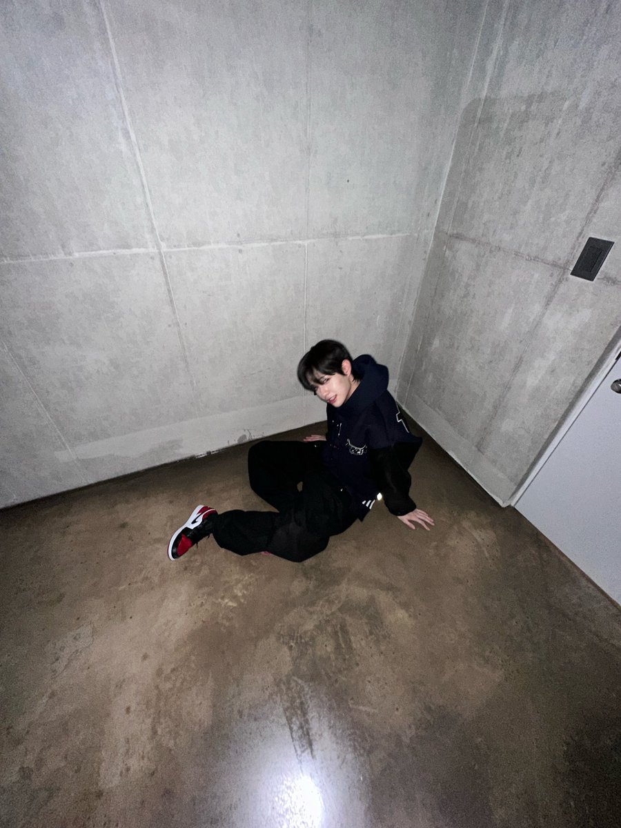 181cm 작은 피큐어 본사람🤖

#김성민 #KIMSUNGMIN 
#CLOSEYOUREYES #클로즈유어아이즈
#클유아 #CYE