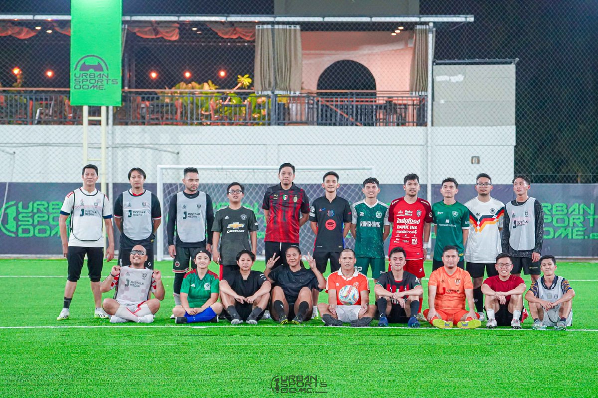 HerwinNaga8's tweet photo. Herwin van Naga Hup Hup 🧡

Kelilipan dikibas Putri 😂
Thanks &amp; see u again next game 😁 @puruputss_ @csi_wulan

#HS8 #NewNormalFC #MiniFootball #MiniSoccer https://t.co/6DsJ2P7O71