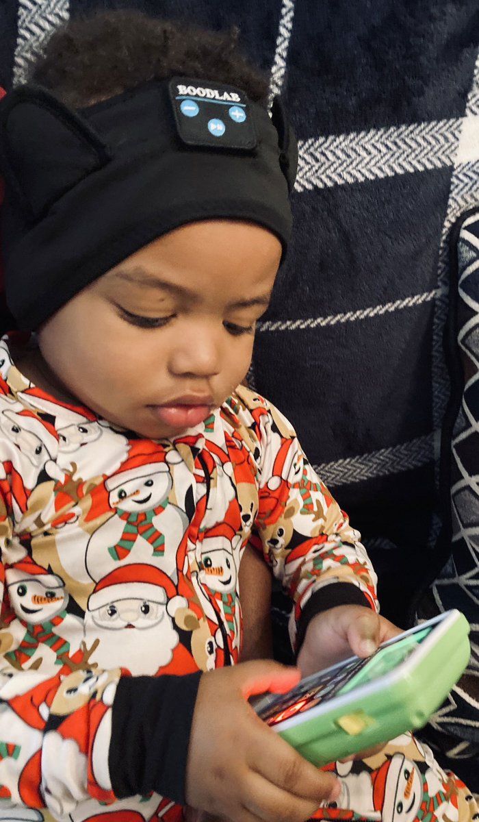 🔊Keep your little ones entertained &amp; learning! Especially on airplanes! ✈️ 
￼ 🎧Kid-Safe Headphones: Fun, comfy &amp; volume-limited for worry-free listening. amzn.to/42tveGx
￼ 📱Leapfrog Emoji Phone: Educational play with a techy twist! amzn.to/40LS7nl
￼These are