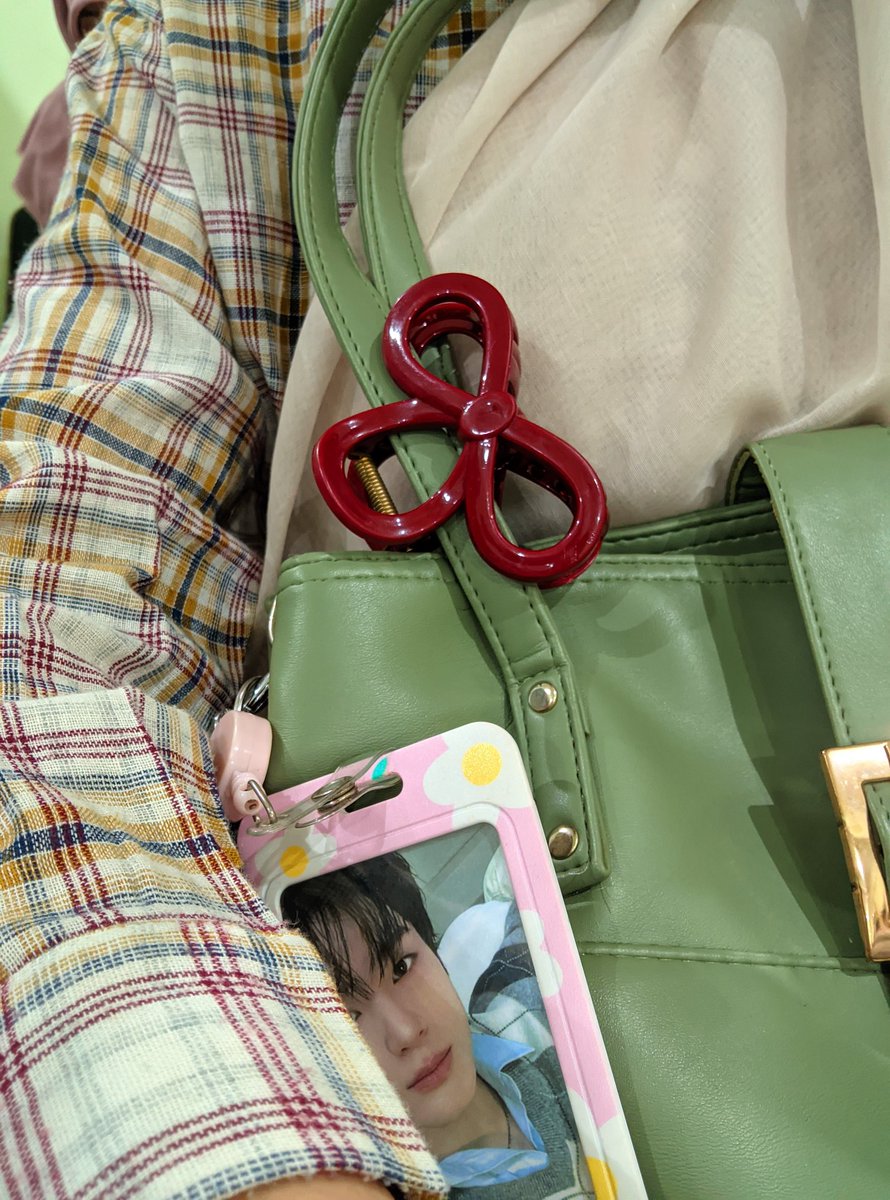 cronnut's tweet photo. 🔖 wednesday ᶻ 𝗓 𐰁 .ᐟ (edisi membawa dede onel ke kampus.) 👀 🌺 https://t.co/HEZgRSD9lz