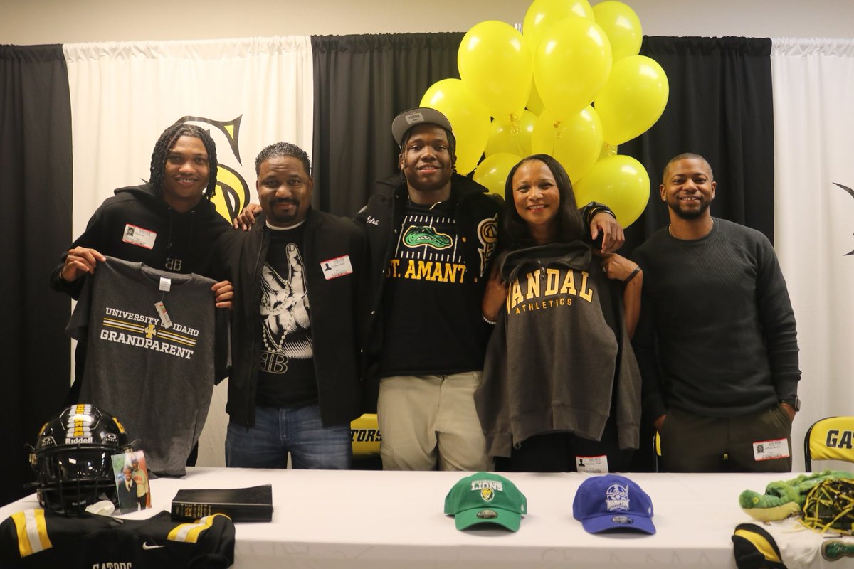CalebRicks_'s tweet photo. God’s Plan. Forever a Gator. 🙏🏾❤️ #AGTG #Committed #GoVandals @VandalFootball @stamantfootball @CoachTFord @CoachTD__ https://t.co/kmUpbLdaGR