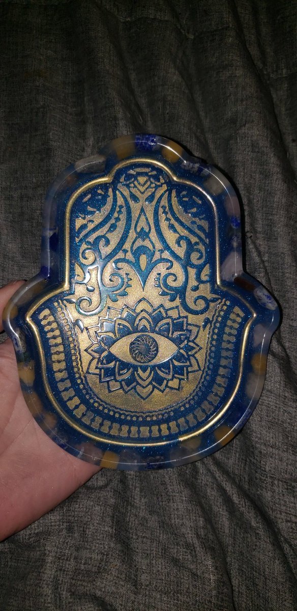 Arielhood82's tweet photo. I really like making things glow ❤️

#hamsa #spiritualdecor #eyeofprotection #art https://t.co/X1lsXvQR3q