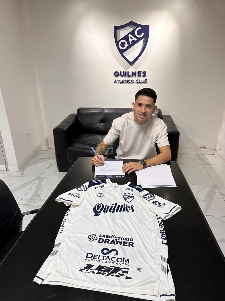 qacoficial's tweet photo. ✍🏻 𝐌𝐚𝐫𝐢𝐚𝐧𝐨 𝐌𝐢𝐧̃𝐨, 𝐧𝐮𝐞𝐯𝐨 𝐣𝐮𝐠𝐚𝐝𝐨𝐫 𝐝𝐞𝐥 𝐐𝐮𝐢𝐥𝐦𝐞𝐬 𝐀𝐭𝐥𝐞́𝐭𝐢𝐜𝐨 𝐂𝐥𝐮𝐛

▫️El mediocampista firmó su contrato hasta diciembre de 2025 con opción de compra. 

🫱🏻‍🫲🏻 ¡Bienvenido, Marian! https://t.co/PorbqmSb75