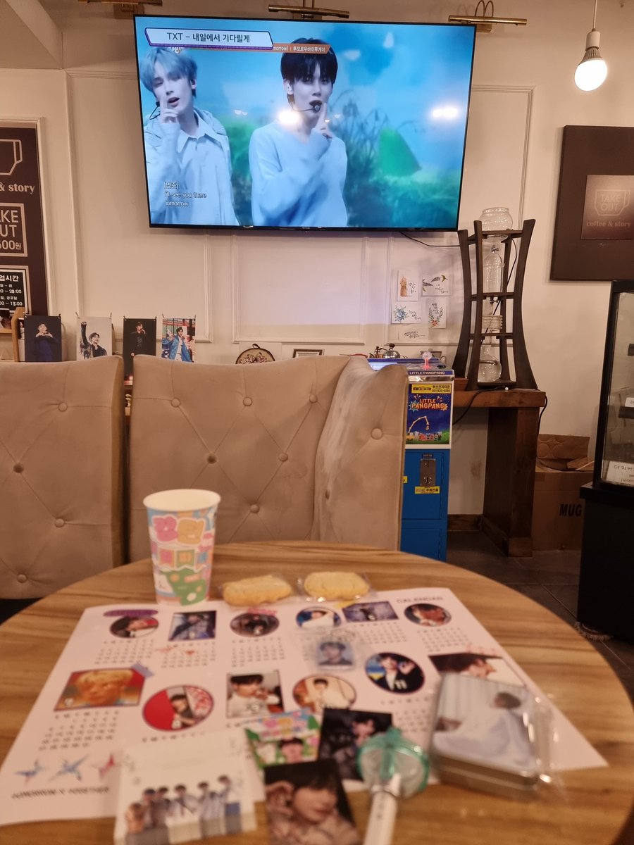 svtxt_day6_eaj's tweet photo. 태현아 생일 축하해 맛있는 거 많이 먹고 행복한 하루보내!
#태현이가써내려간새벽별의노래
#OurBundleOfLoveTAEHYUN
#강텬_생일파티_타임 https://t.co/qBCkbikTWE