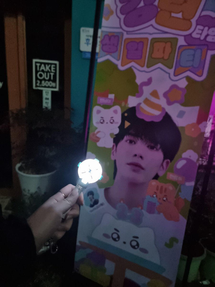 svtxt_day6_eaj's tweet photo. 태현아 생일 축하해 맛있는 거 많이 먹고 행복한 하루보내!
#태현이가써내려간새벽별의노래
#OurBundleOfLoveTAEHYUN
#강텬_생일파티_타임 https://t.co/qBCkbikTWE