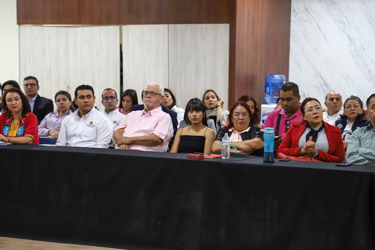 DesEconomicoOax's tweet image. en donde pudimos difundir el #PlanMéxico y el Proyecto del @CIIT_mx, con el fin de comenzar los trabajos para que las juventudes oaxaqueñas se vinculen directamente con el #SectorEmpresarial a través del #ModeloDual.

Agradecemos a la @EducacionPub la invitación.