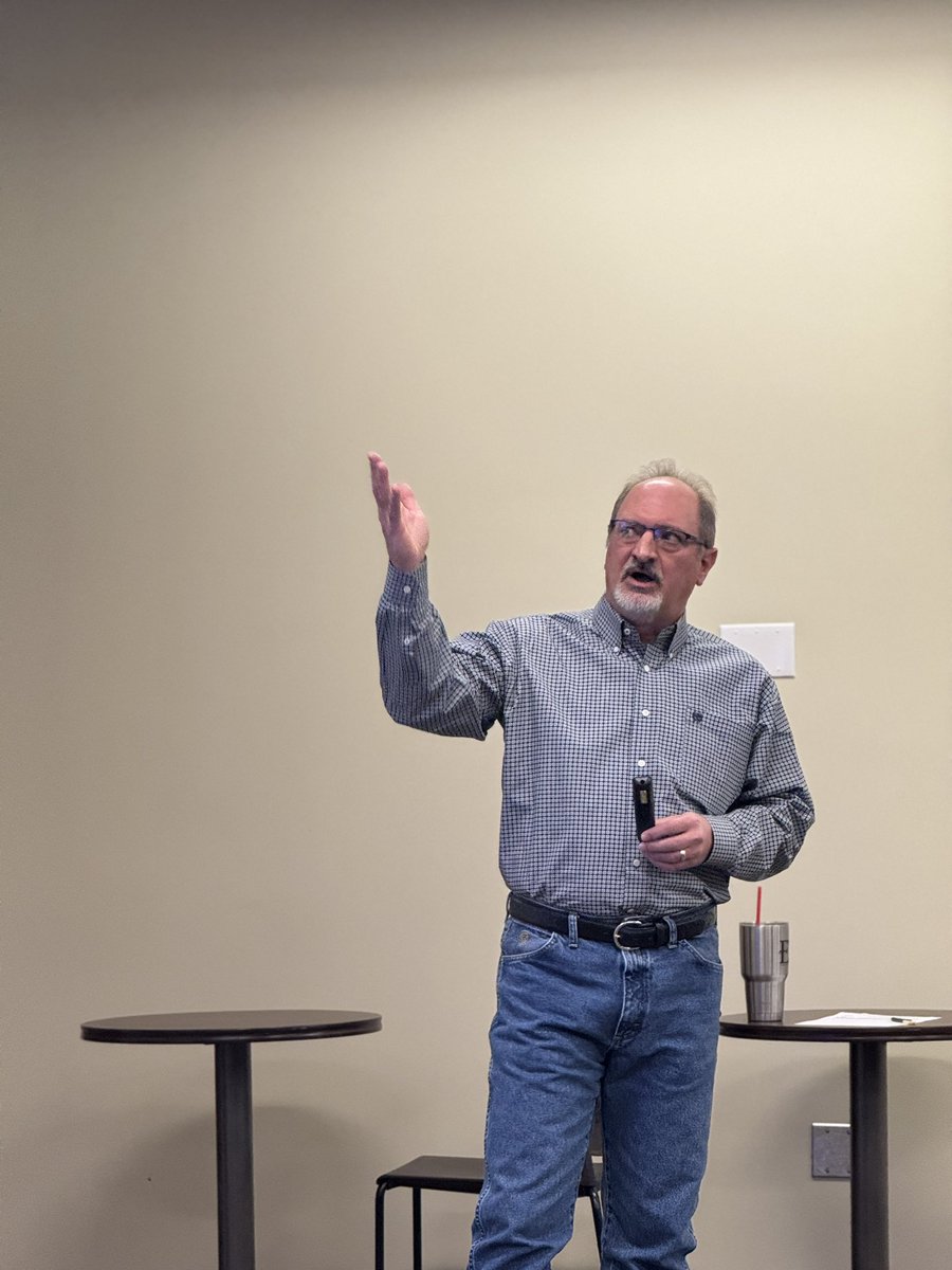 Never stop learning and never stop refreshing your training. <a href="/EdCaly5/">Ed Calianese</a> is the GOLD STANDARD for storm spotter training. Thank you Ed and <a href="/NWStulsa/">NWS Tulsa</a> for devoting your time and resources to keep our community informed and safe. #okwx