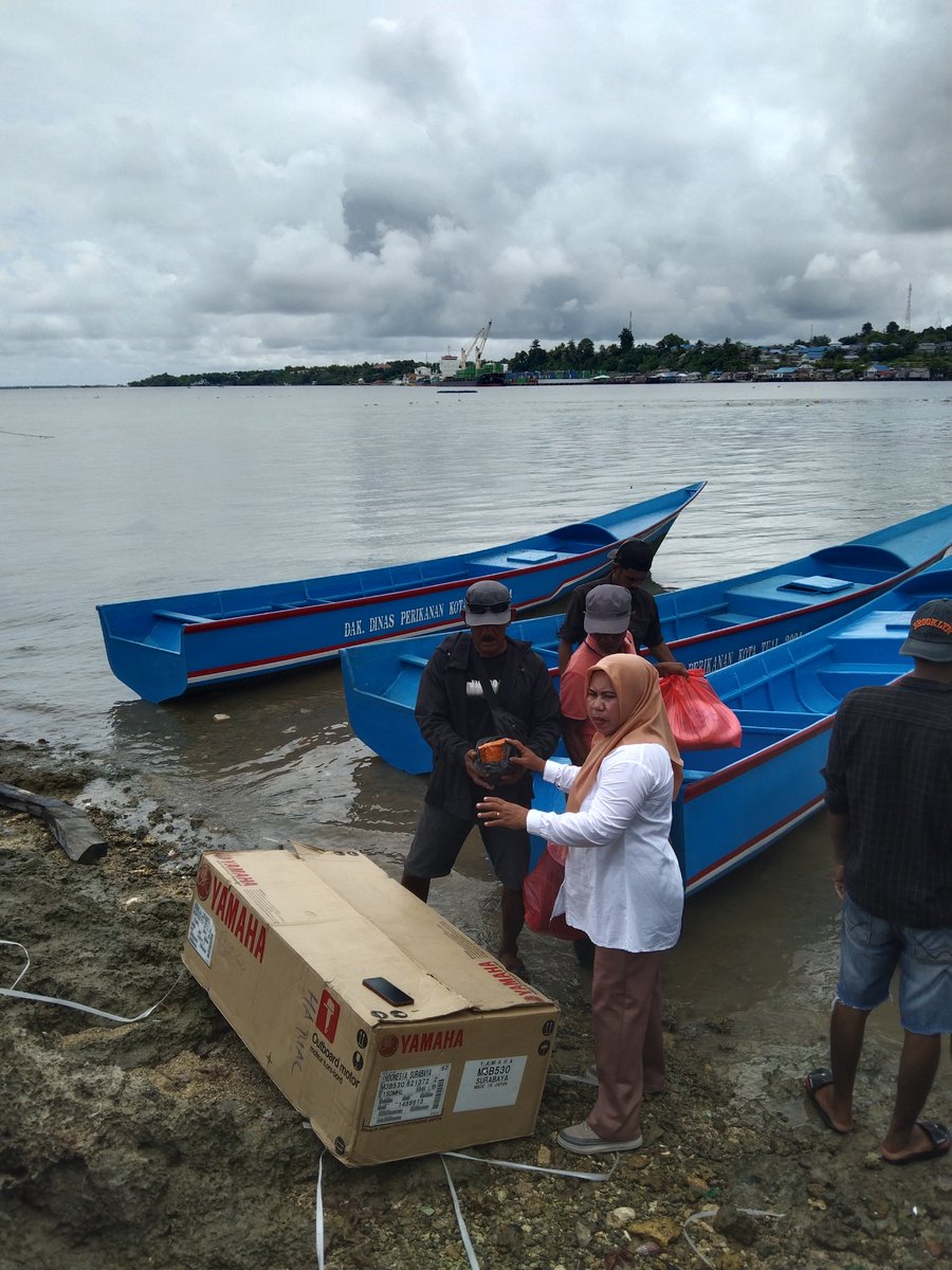 FerrySanamasse's tweet photo. Rabu (22/01), @FerrySanamasse, Luhkan Kota Tual, Pendampingan Pemberian bantuan Sarana dan Prasarana Perikanan oleh Dinas Perikanan Kota Tual di Dusun Fait, Kota Tual

#GiatLuhkanSatminkalAmbon #KotaTual 
#luhlapor  
@bp3ambon
@pusluhkp https://t.co/pjse3WJTf4
