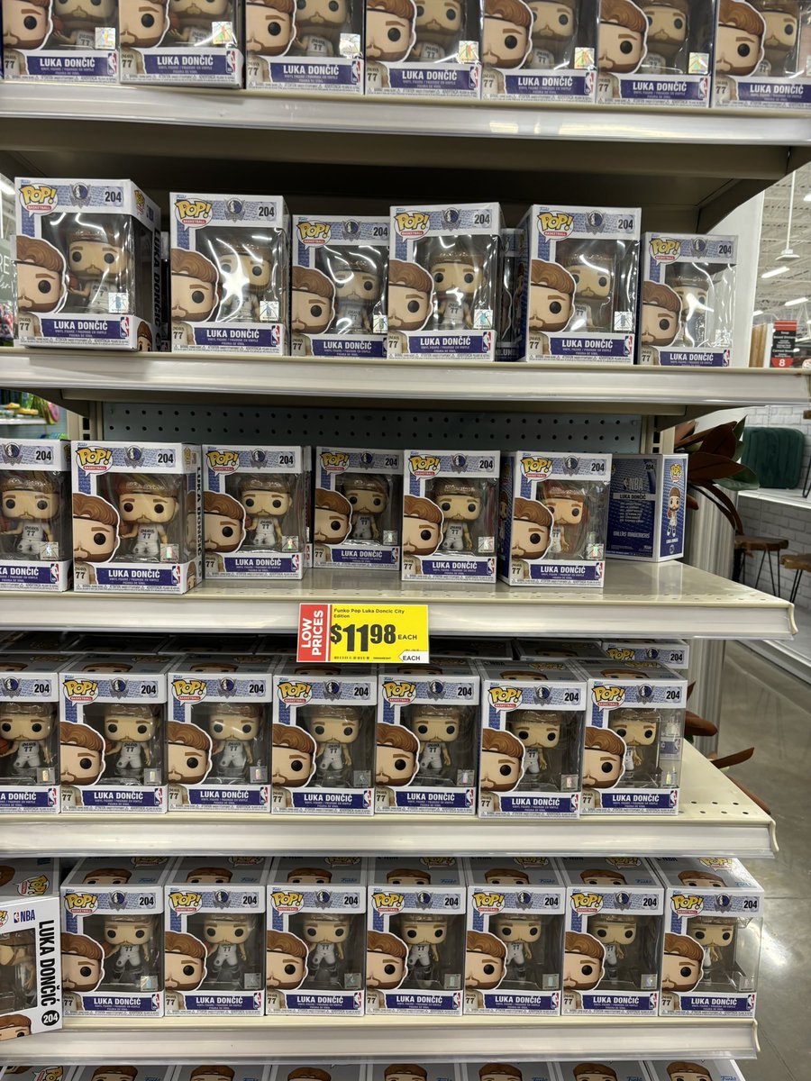 emmahutch_'s tweet photo. my friend sent me a sad scene at the local HEB today https://t.co/r1MBFAnrkS