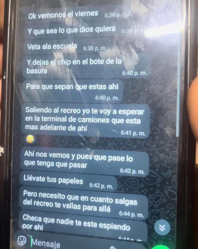 Dracularpia's tweet photo. Este tipo de 33 años se llevó a Jennifer Fernanda Camacho, una menor de edad. Esto fue el 29 de enero en Tijuana.

Denle RT porfas por si alguien la ve. https://t.co/V8b17LIFac