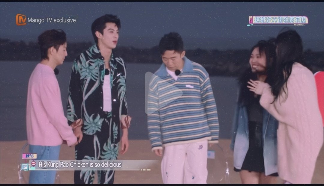 RaraDrama18's tweet photo. In the behind-the-scenes of the Hi6 episode, Xueqin and Meng Ziyi were praising #WangHedi's cooking..Di gē and He laoshi were surprised he was planning to cook 3 dishes! #DylanWangXHi6 #3YearsWithHi6 https://t.co/DYGlptNnFu