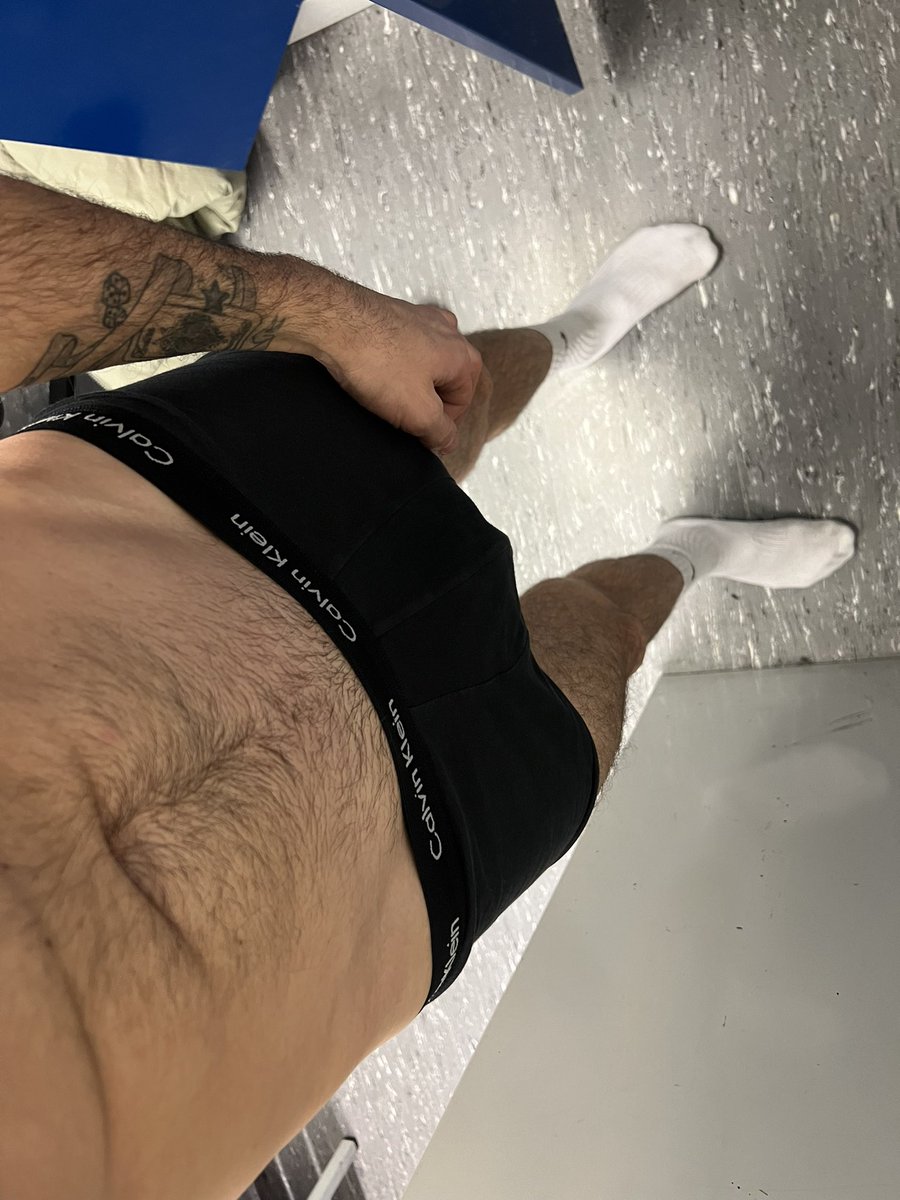 Feierabend erst mall wixxen in der Arbeit 

Wo sind die Chash Sklaven.?