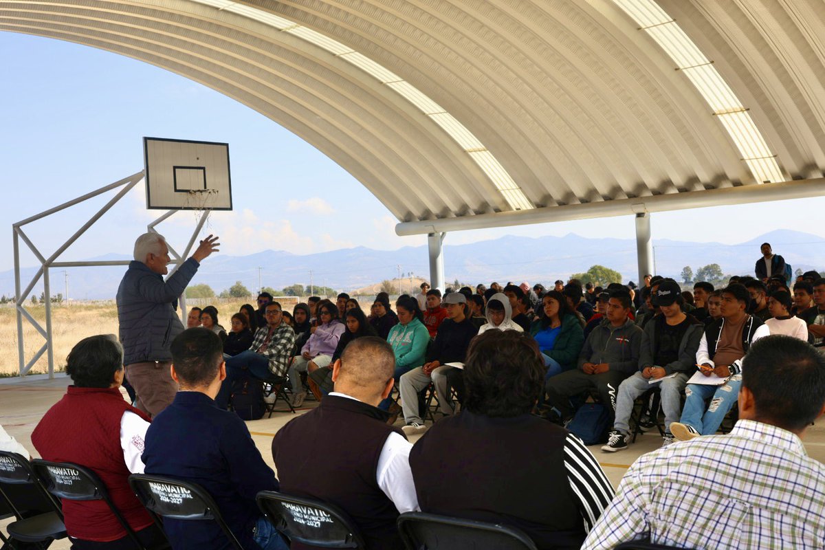 📣 <a href="/CuauhtemocRMich/">Cuauhtémoc Ramírez Romero 🌱</a>  brindó una conferencia sobre el uso #microorganismos y algunas experiencias de éxito de las #BioFábricas <a href="/AgroSanoMich/">AgroSano Michoacán</a> como la sigatoka en plátano, pestalotiopsis en fresa, fusarium en zarzamora a las y los alumnos de ingeniería en biotecnología de la #UTOM