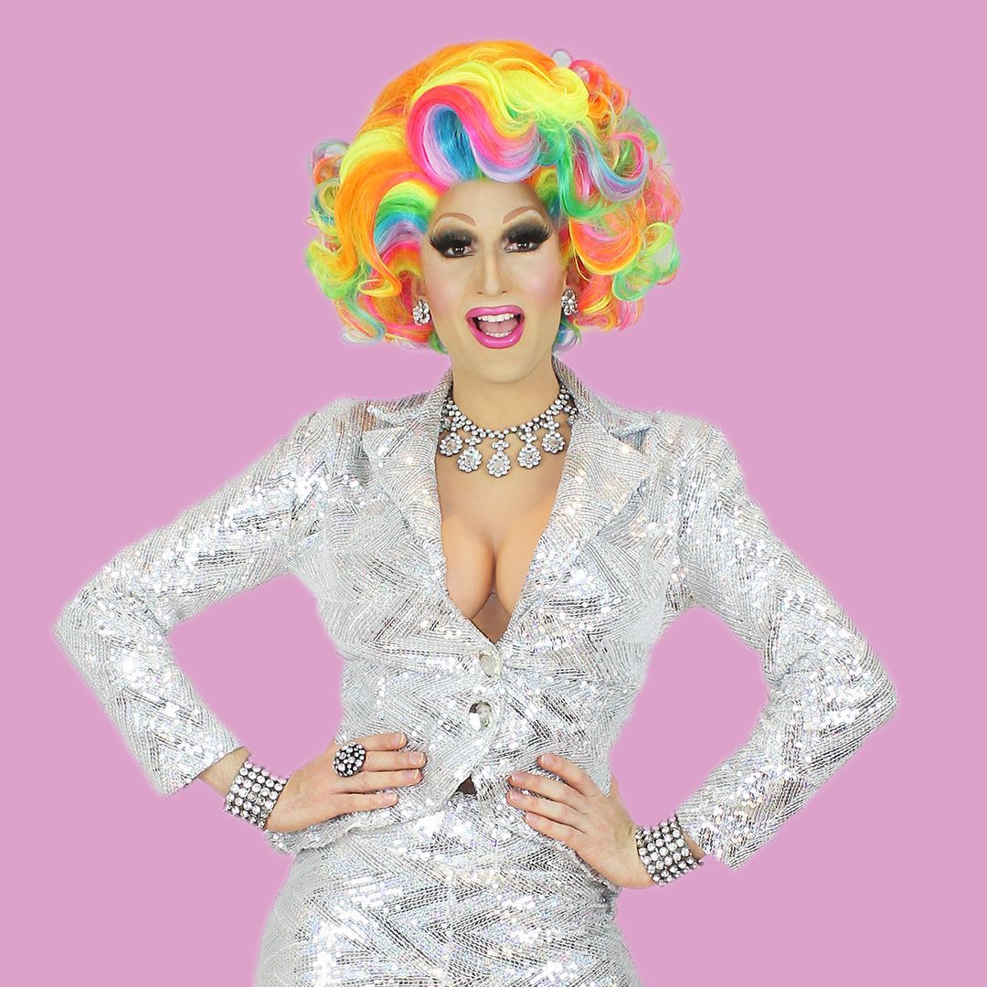 SydneyDragQueen's tweet image. Join us for MARDI GRAS DRAG BINGO @kxhotel, Darlings -- hosted by @misspradaclutch THURSDAY 20 &amp;amp; 27 FEBRUARY! 🌈🦄🎱 

🎟 BOOK NOW! buff.ly/4hIyYZb 

#sydneydragqueen #kxhotel #whatsonsydney #mardigras2025