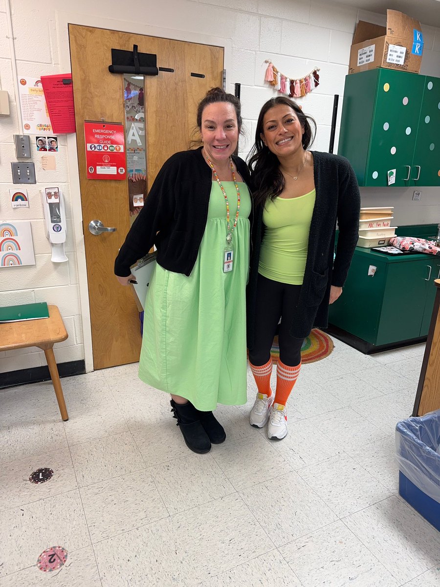 Our #KCrew never disappoints! Day1 of #FashionistaFebruary at <a href="/SullyES_LCPS/">Sully ES</a> 💛🧡🩷🩵💚💜 #SullyFashionistas #KPandaCrew #KPowerhouse #NeonDay