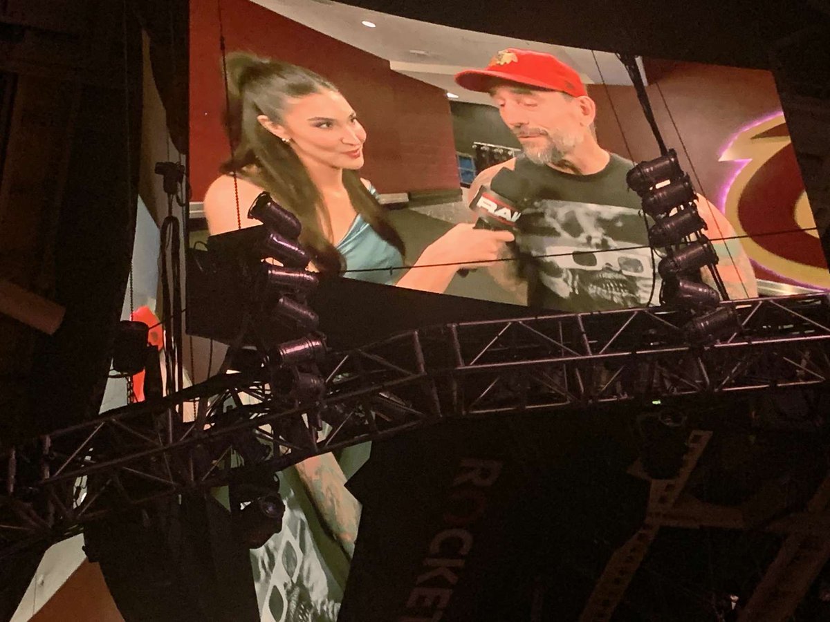 PicalousC's tweet photo. I want to hug Cathy so bad, she looked so good yesterday! I was in her presence! @catherinekelley https://t.co/sAvJ86ieAW