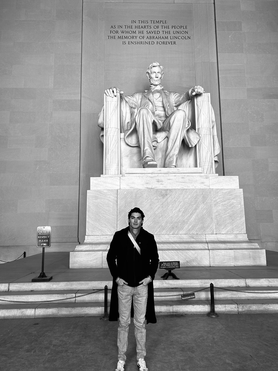 jaleman__'s tweet photo. muy cool washington y nyc https://t.co/myB4CSG3LL